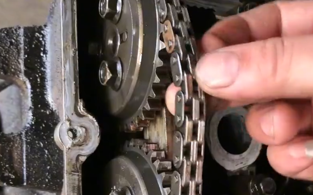 Combien de kilomètres faut-il remplacer la chaîne de distribution du moteur ? Ou n'avez-vous jamais besoin de le changer ? Le réparateur vous informera sur place