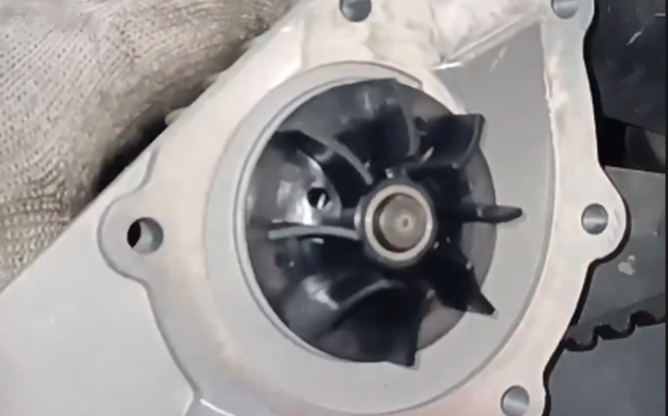 Pourquoi devons-nous remplacer la pompe à eau lors du remplacement de la courroie de distribution. Avez-vous besoin de remplacer la chaîne de distribution ?